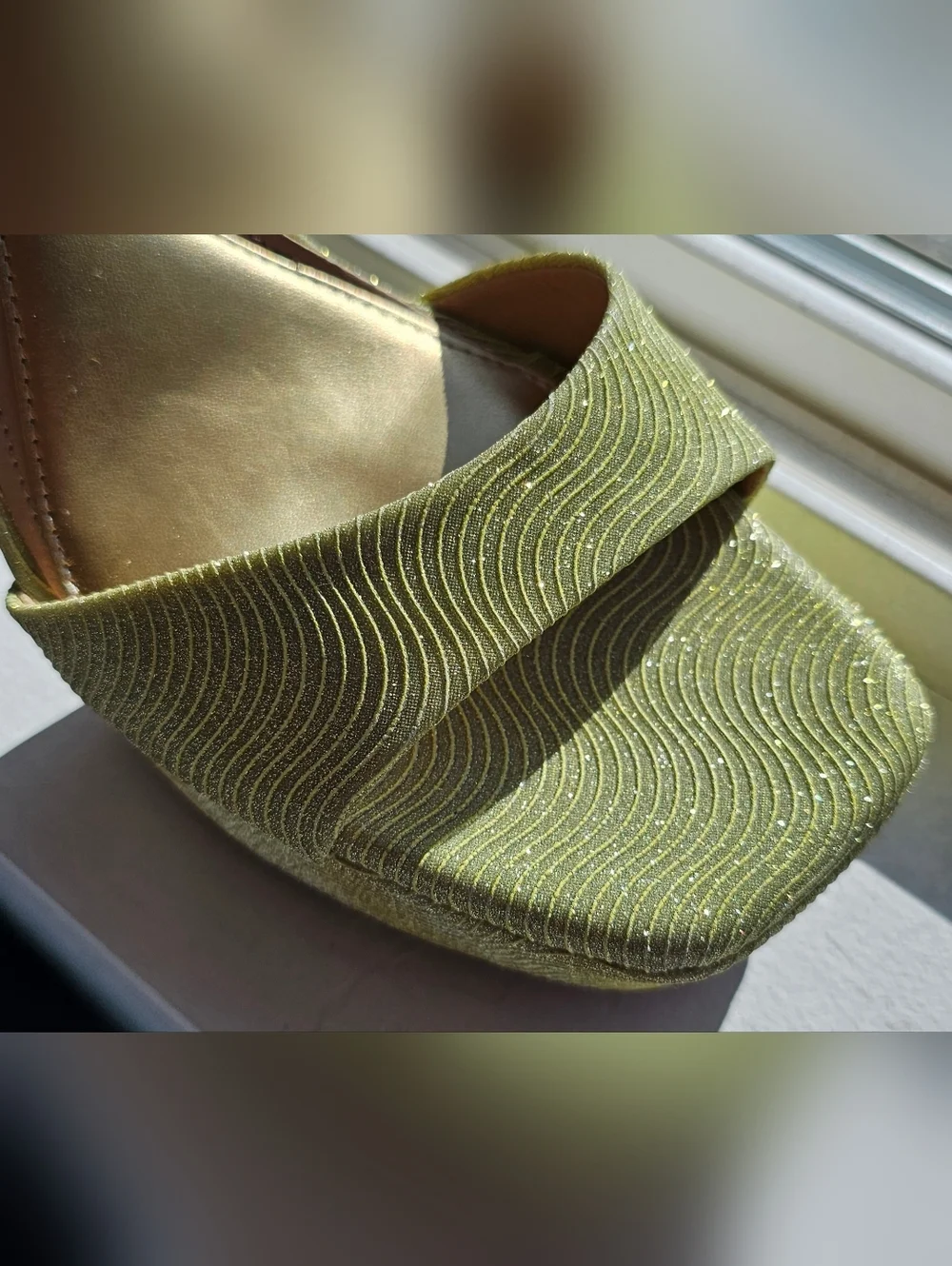Gianni Bini Glitter Metallic Lime Green Platform Heels/Sandals Women's Size 7.5